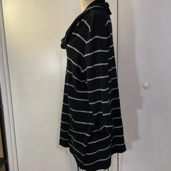 International Concepts black and silver striped tunic with front pockets - Picture 2 of 7